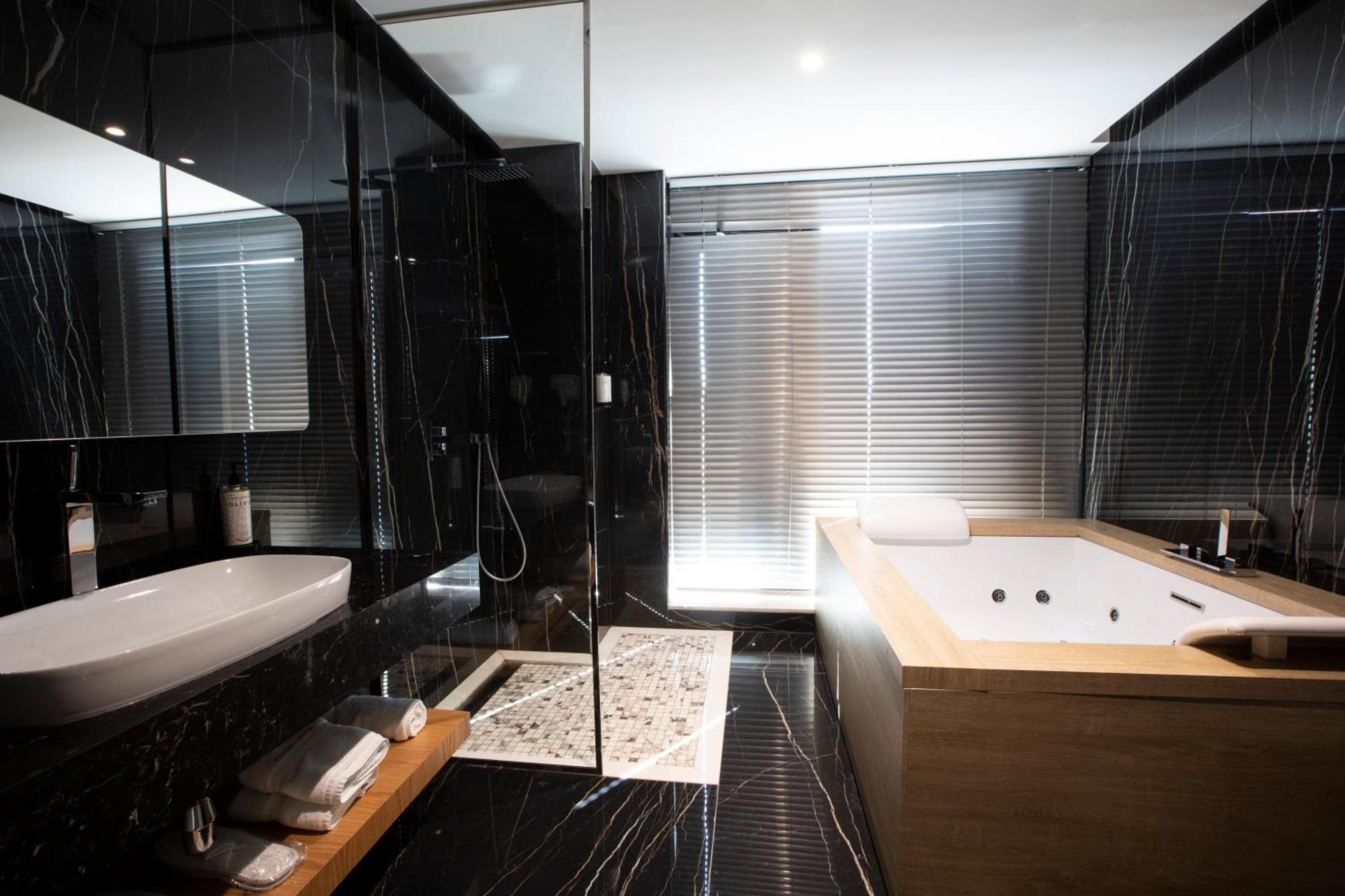 Marinaj Hotel & Spa Tiranë Ngoại thất bức ảnh