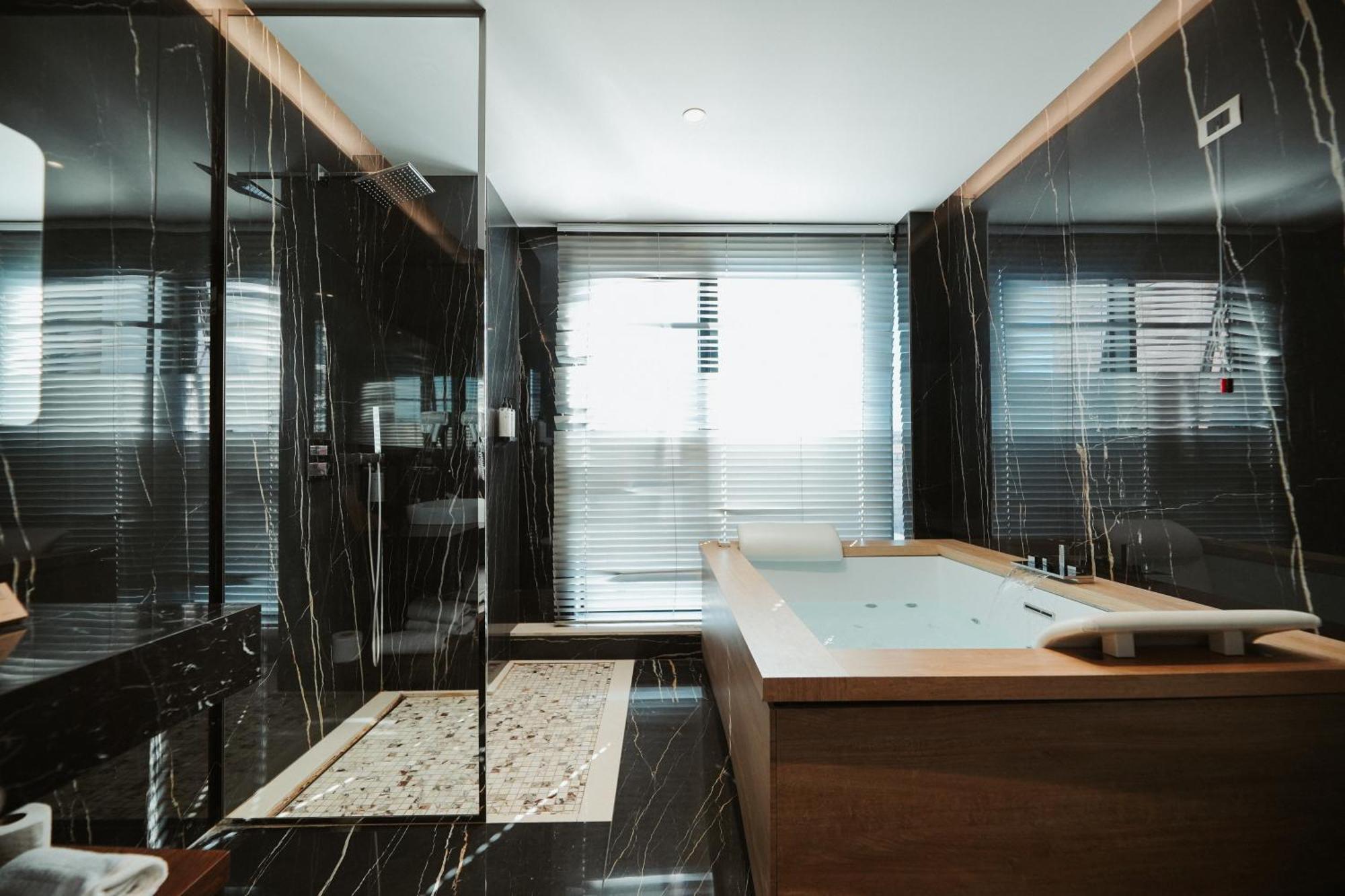 Marinaj Hotel & Spa Tiranë Ngoại thất bức ảnh