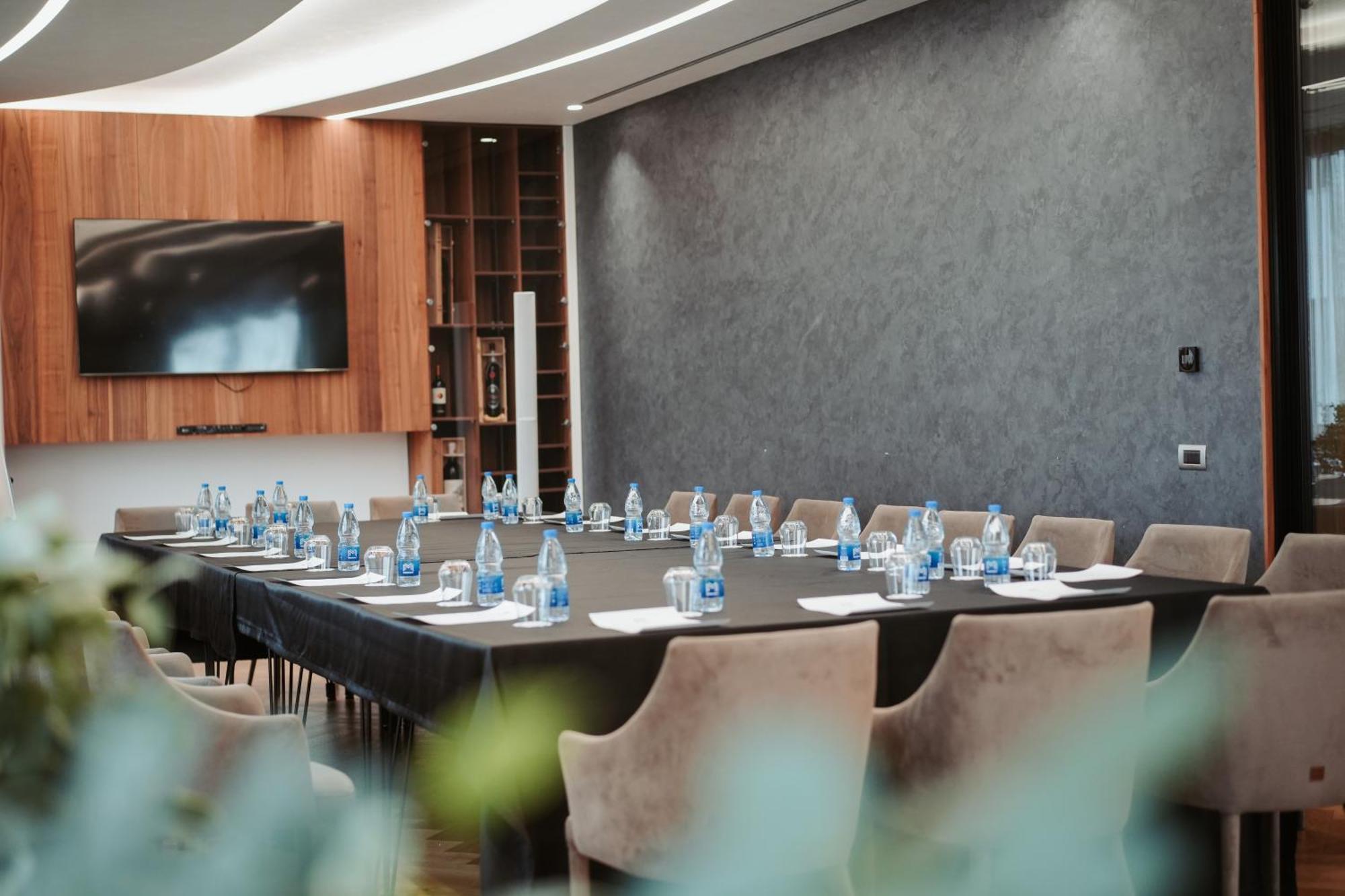 Marinaj Hotel & Spa Tiranë Ngoại thất bức ảnh