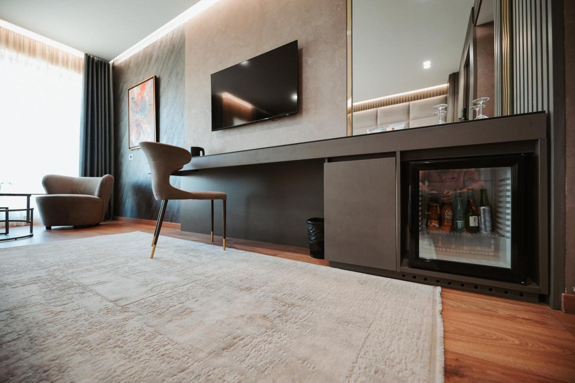 Marinaj Hotel & Spa Tiranë Ngoại thất bức ảnh
